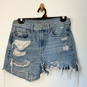American Eagle 90s boyfriend distressed medium wash denim shorts size 4 short